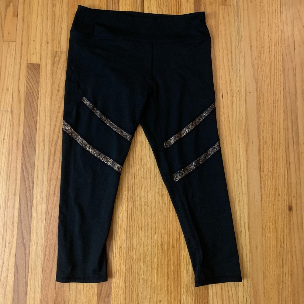 ⭐️Fabletics Capri Length Leggings